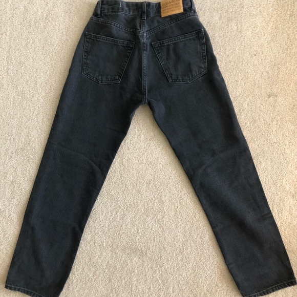 Pull&Bear regular mom jeans in black. Size US 0. - Picture 7 of 10